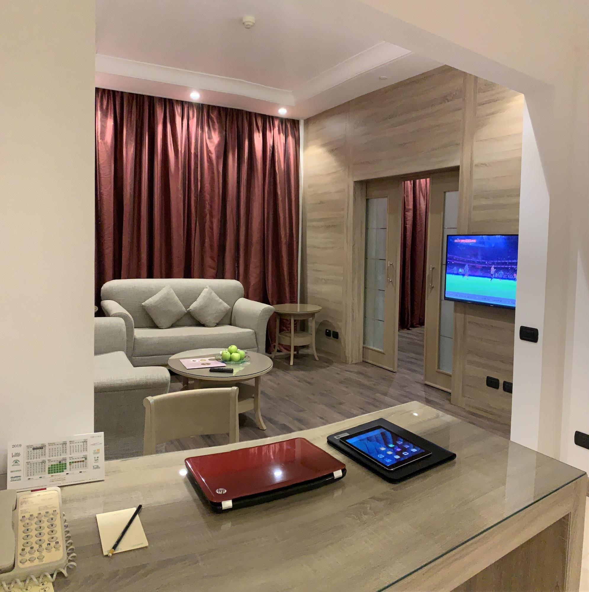 Carlton Al Moaibed Hotel Dammam Bagian luar foto A suite at the hotel