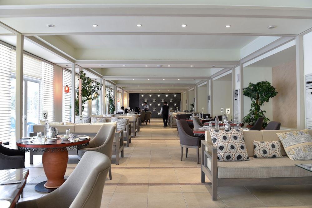 Carlton Al Moaibed Hotel Dammam Bagian luar foto The restaurant