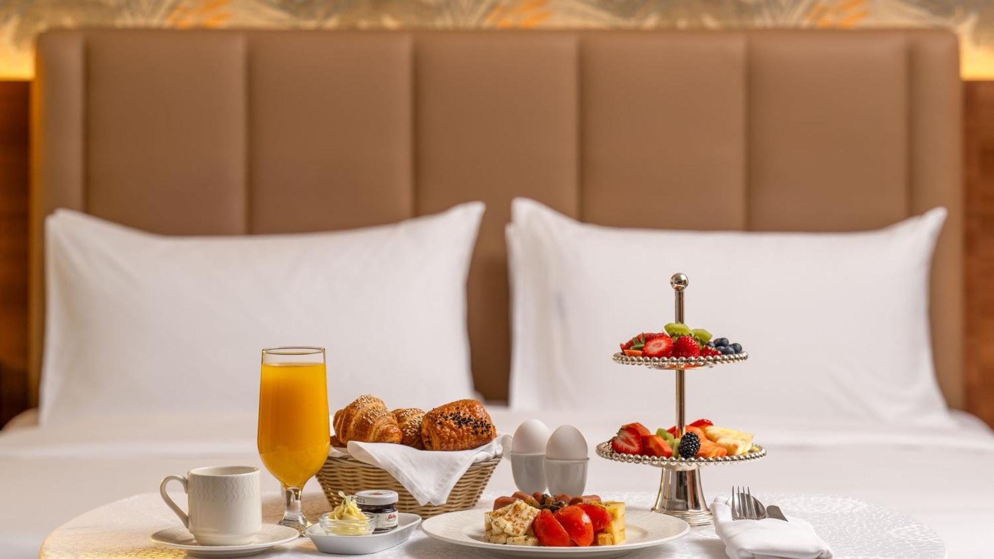 Carlton Al Moaibed Hotel Dammam Bagian luar foto Room service