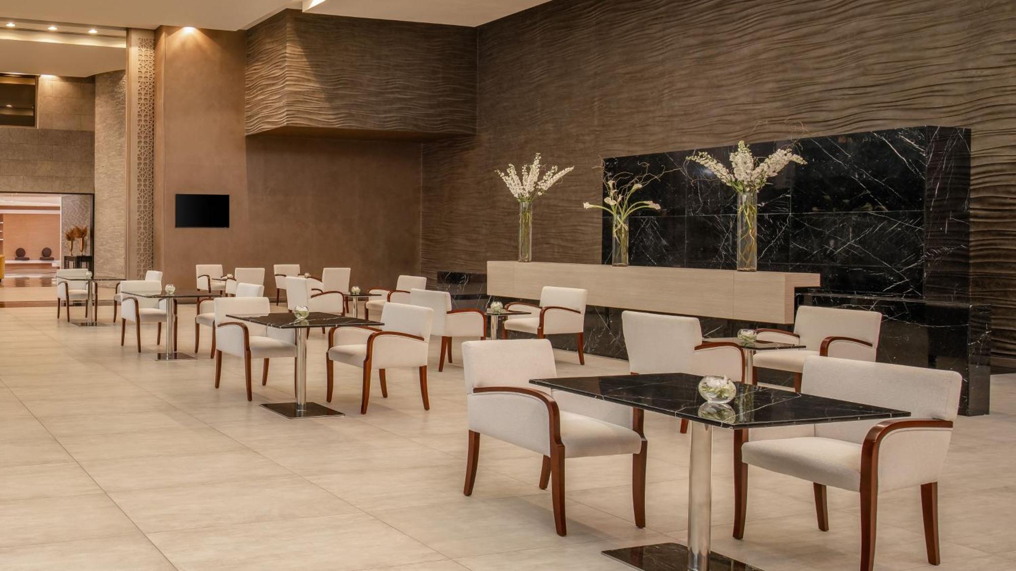 Carlton Al Moaibed Hotel Dammam Bagian luar foto The lounge at the airport
