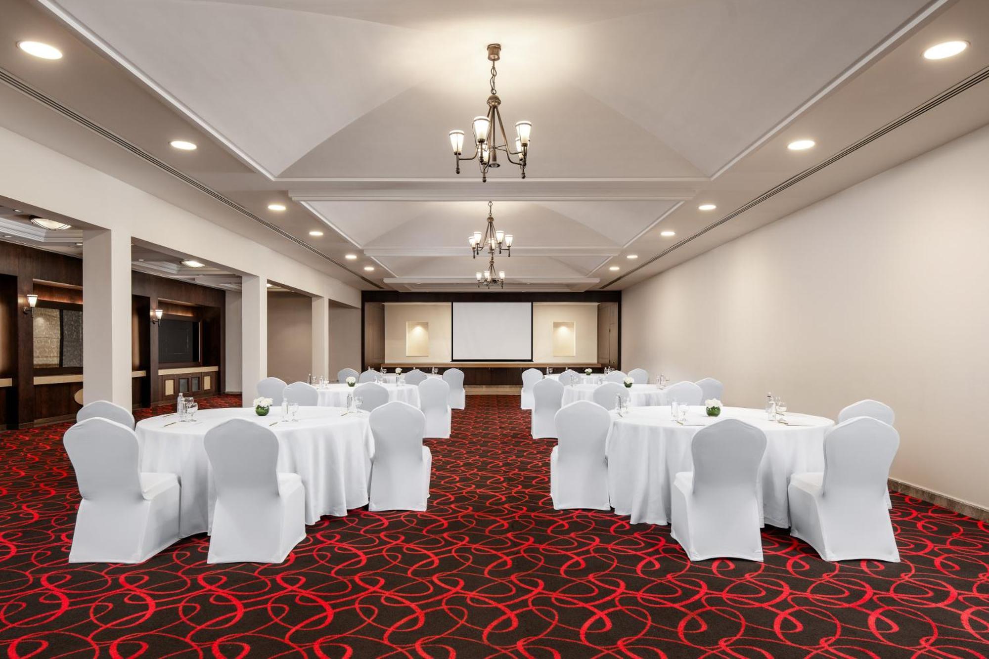 Carlton Al Moaibed Hotel Dammam Bagian luar foto The ballroom at the hotel